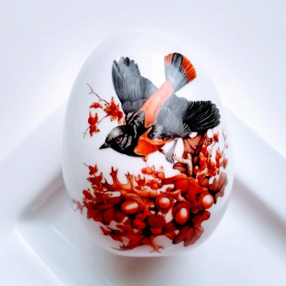AVON FOUR SEASONS PORCELAIN EGGS - AUTUMN - Picture 6 of 6